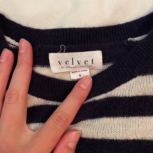Lightweight Cashmere & Wool Velvet Sweater - Picture 3 of 6